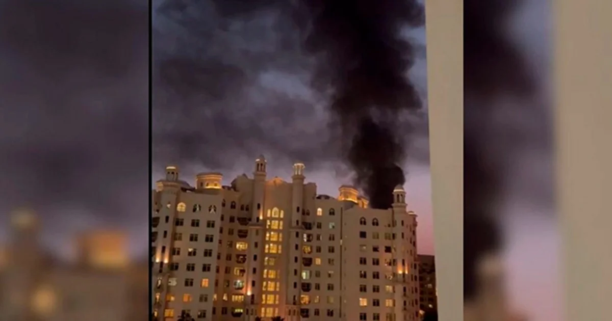 Reportan incendio en lujoso hotel en Dubai tras presunto ataque iraní