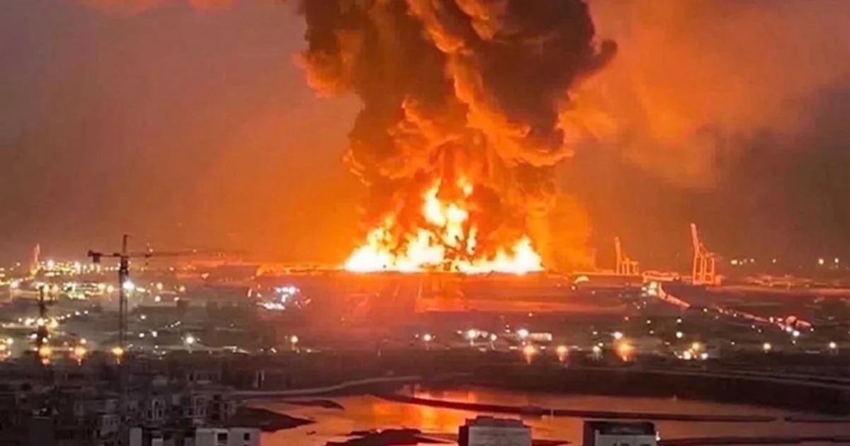 Base estadounidense en Irak arde en llamas tras ataques con drones y misiles