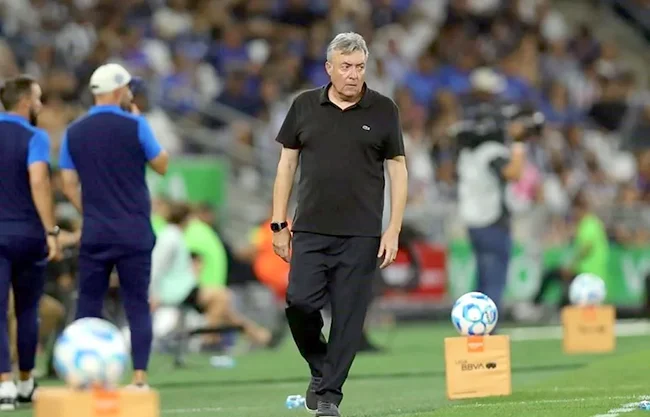 Domenec Torrent fue cesado como técnico de Rayados, después de que el equipo albiazul perdió ante ante Cruz Azul y quedó, de momento, fuera de zona de Liguilla