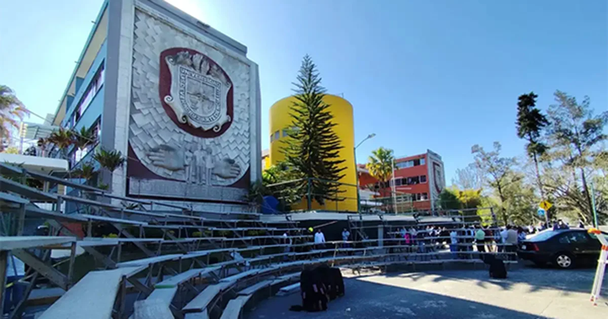 Ninguno de los estudiantes involucrados en el accidente está herido de gravedad, sin embargo todos están siendo atendidos.