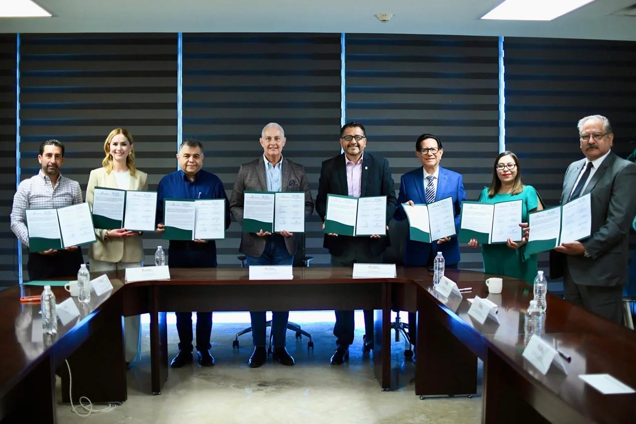 Torreón beca a servidores públicos para profesionalizar su gestión administrativa y contable mediante convenio con la Universidad Autónoma de Coahuila.
