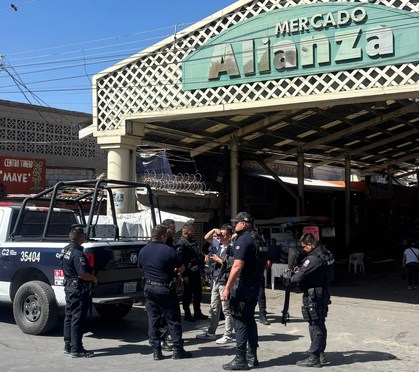 Hombre recibe impacto de bala en el Mercado Alianza de Torreón; se investiga un probable arranque de celos