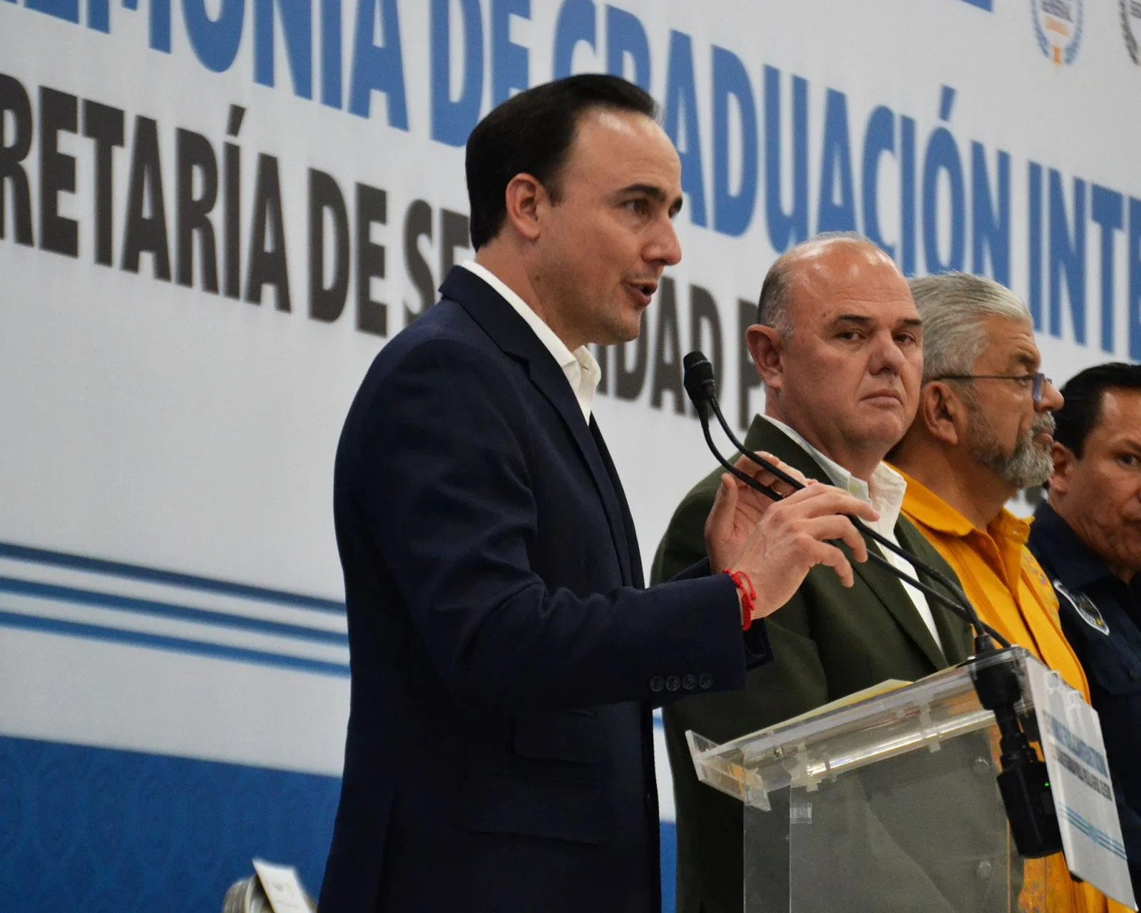 Manolo Jiménez encabeza ceremonia de graduación de nuevos integrantes de la Secretaría de Seguridad Pública y la Fiscalía General del Estado