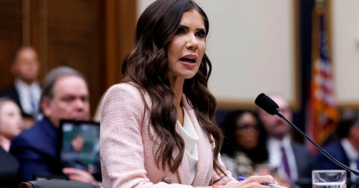 Destituye Trump a Kristi Noem como Secretaria de Seguridad en pleno cierre del departamento