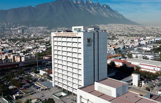 El IMSS atribuyó estos resultados a una estrategia integral que incluye el fortalecimiento de la infraestructura médica y el uso de tecnologías