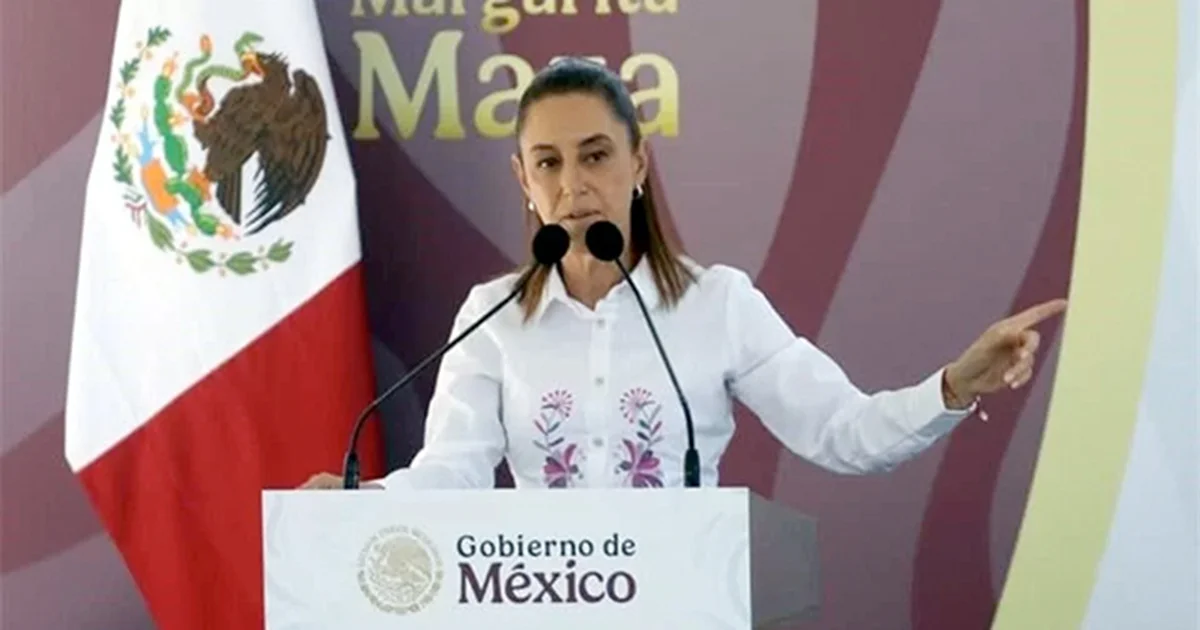 La presidenta Claudia Sheinbaum pidió a los estudiantes comprometerse a mantener las escuelas libres de violencia y drogas
