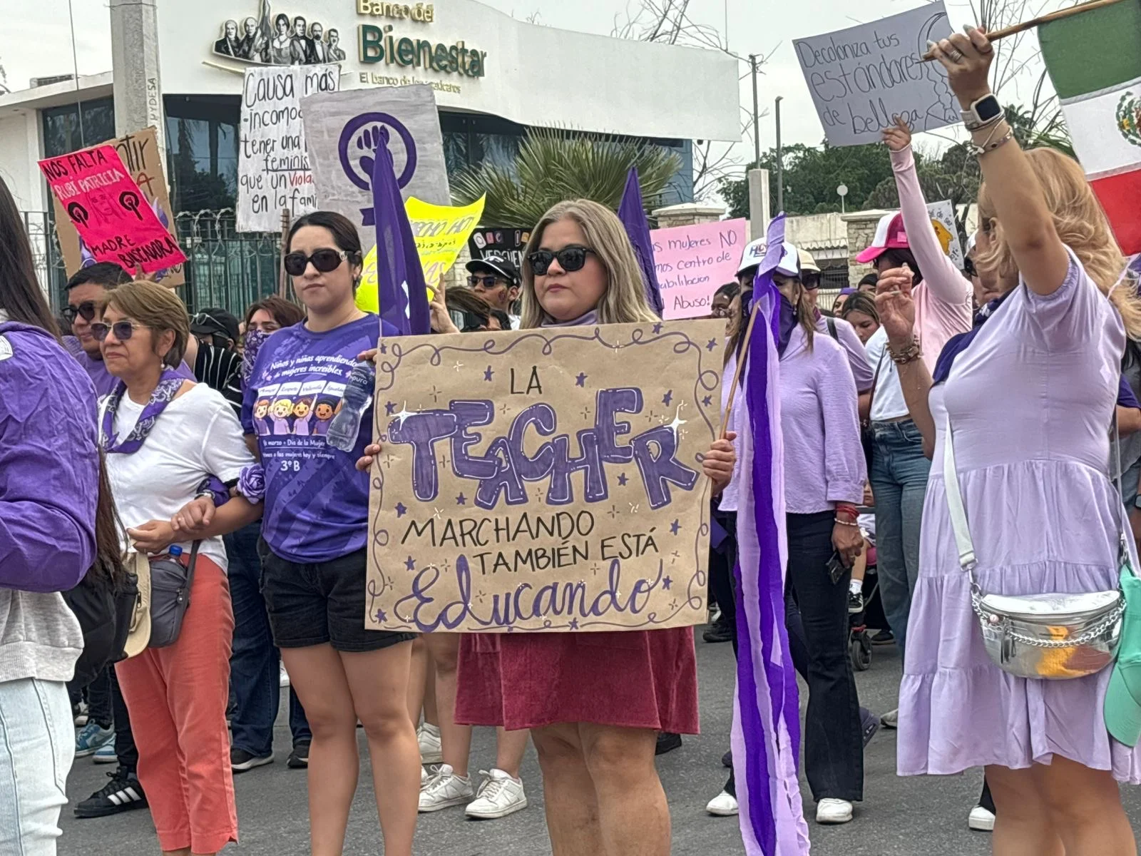 5,000 mujeres marchan en la Laguna por el Día Internacional de la Mujer, con una fuerte presencia de colectivos y familiares de desaparecidas.