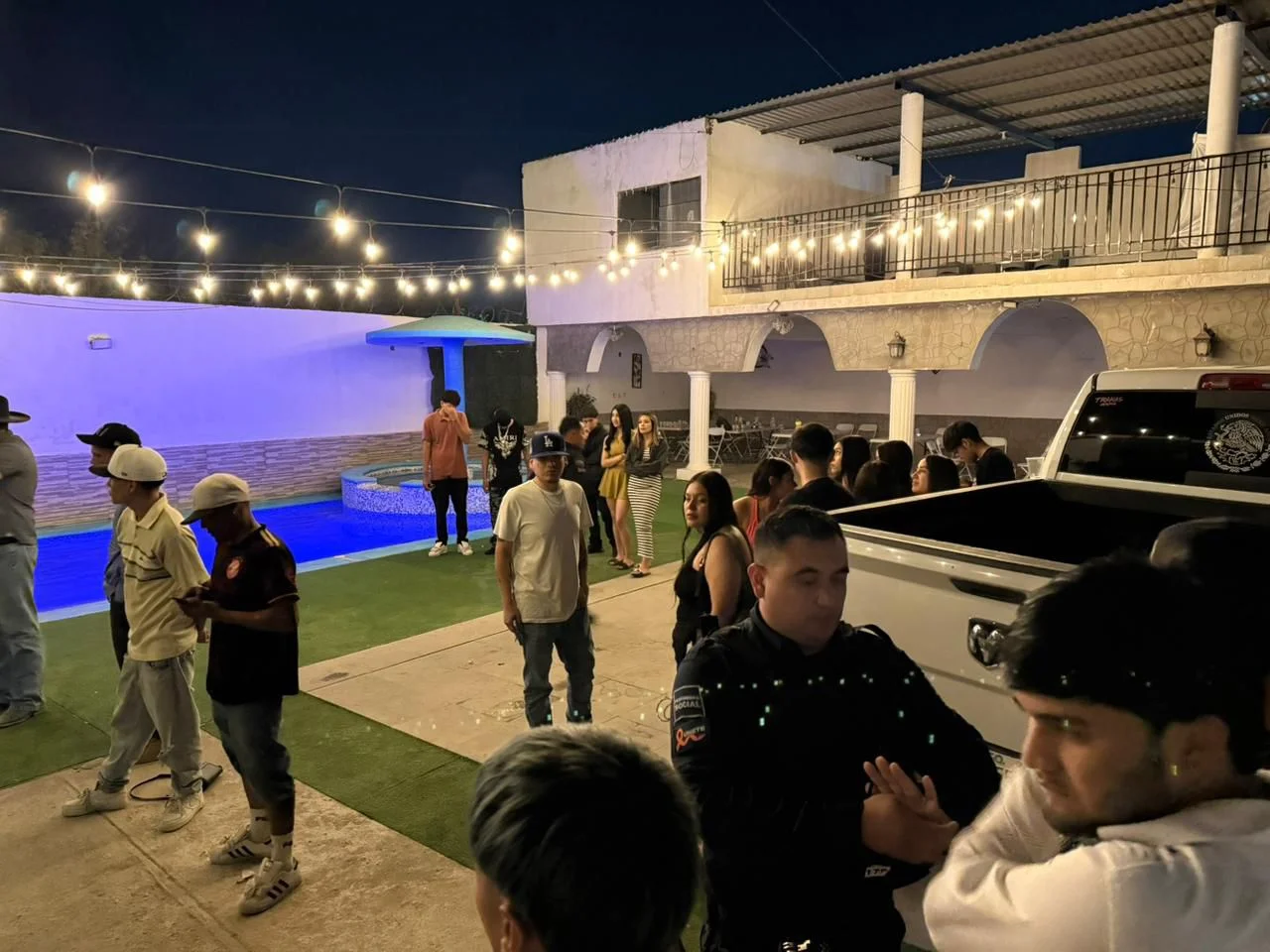 Clausuran quinta en Torreón por permitir consumo de alcohol a menores durante evento nocturno. Inspección municipal detectó irregularidades.