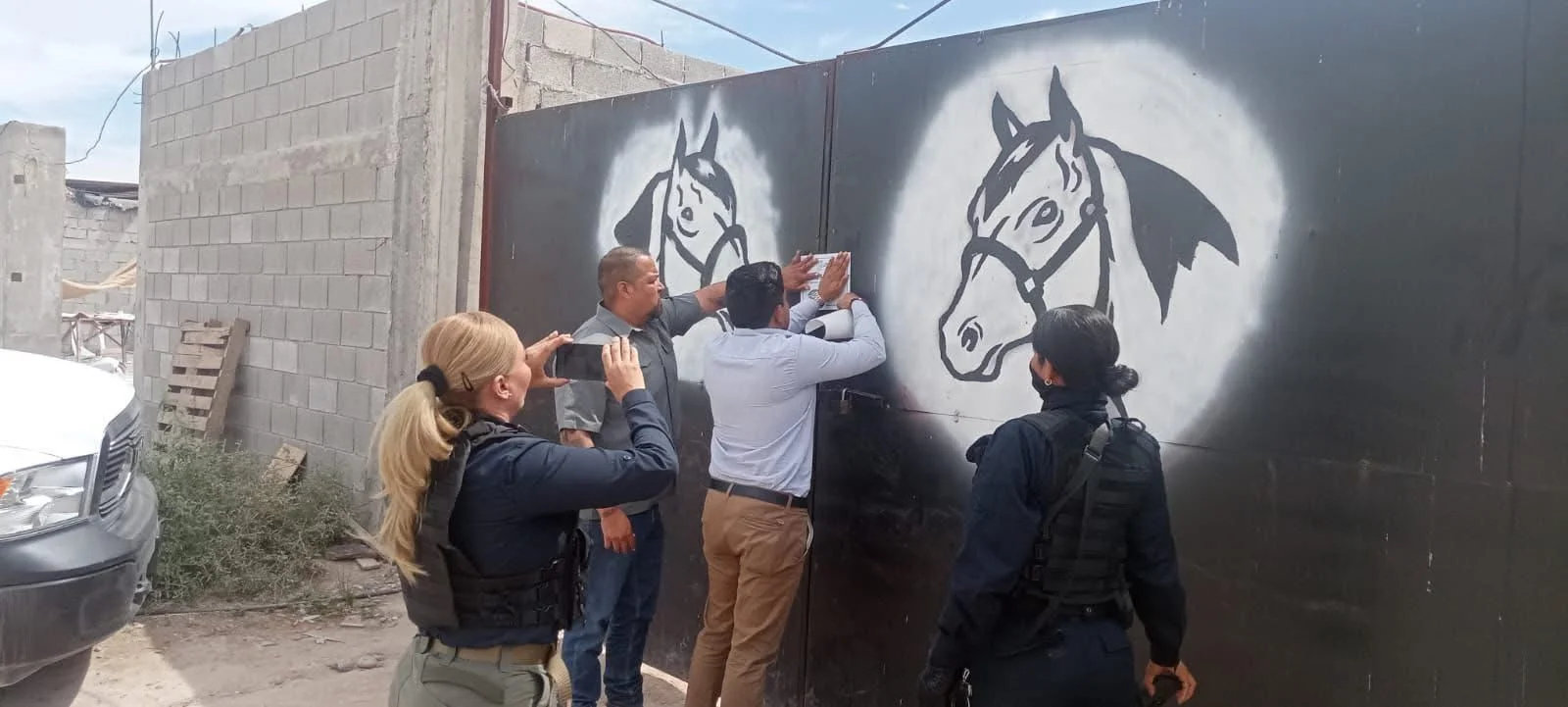 Policía Ambiental clausura establo en La Herradura tras denuncia por maltrato animal y contaminación. El propietario es investigado.