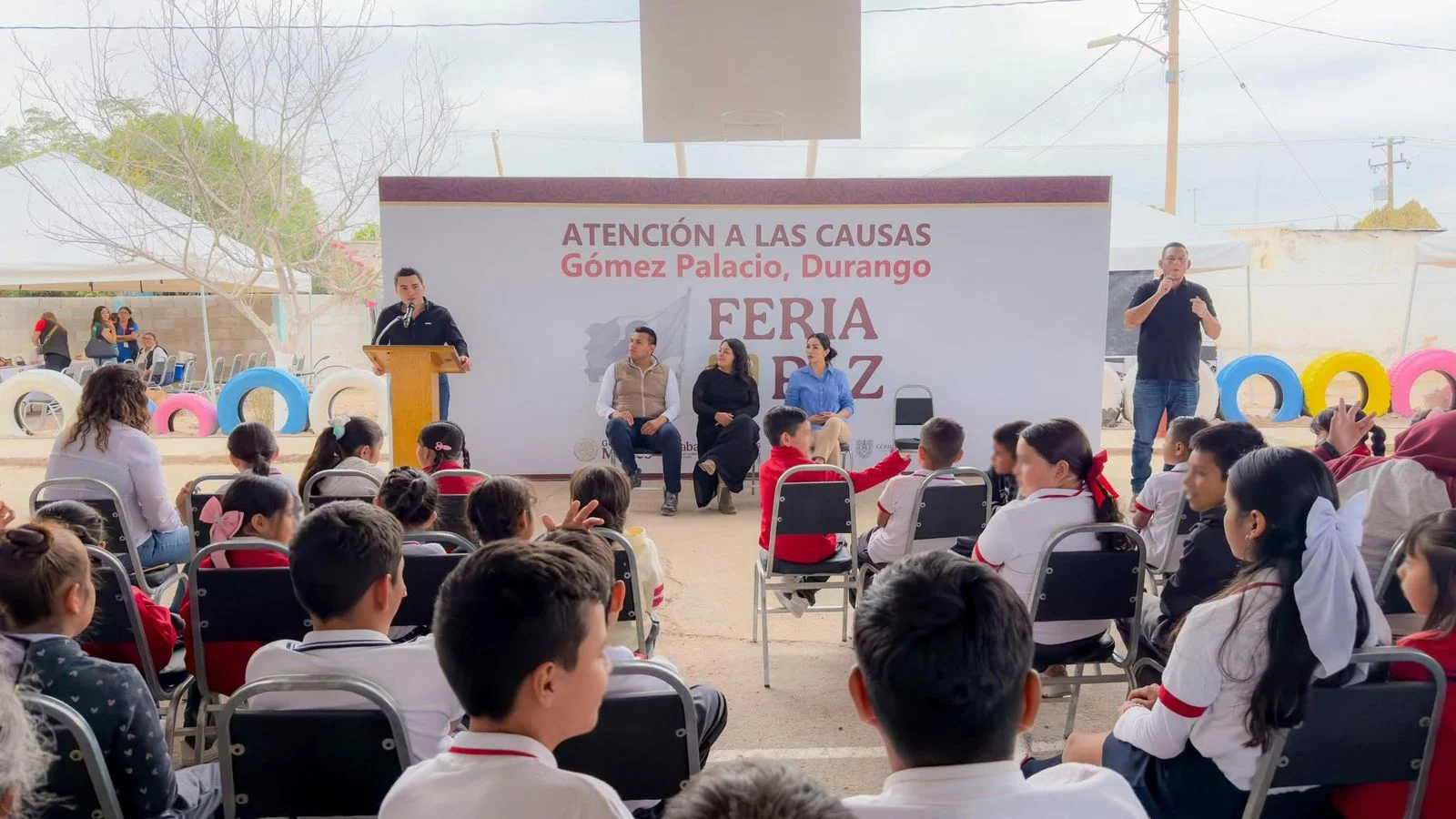 Feria de Paz en Gómez Palacio: Gobierno federal y local ofrecen programas y servicios gratuitos para reconstruir el tejido social en la comunidad.