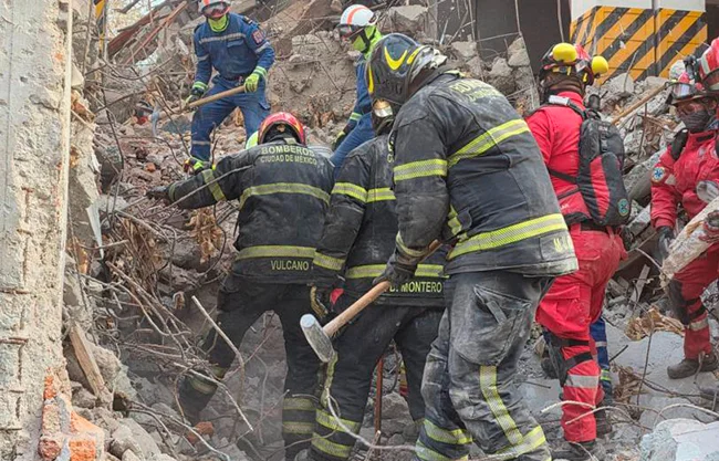 Ubican a tercer trabajador sin vida en edificio colapsado en San Antonio Abad