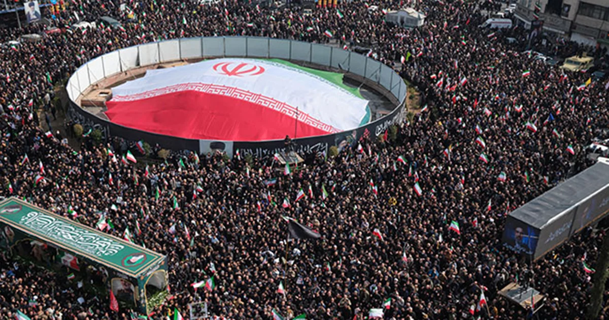 La ceremonia se celebró en la céntrica plaza de Engelab (Revolución), uno de los espacios simbólicos de la capital iraní