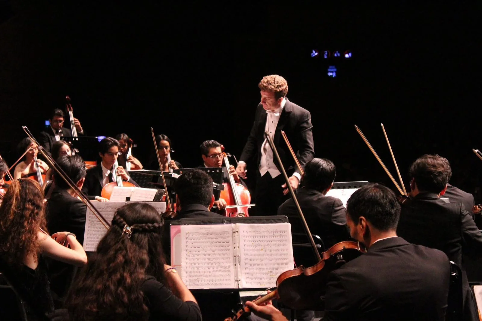 La OSIJUT presenta su primer concierto de 2026 en el TIM. Disfruta obras de Músorgski, Weber y Bizet bajo la batuta de Ethan Eager. Entrada libre.