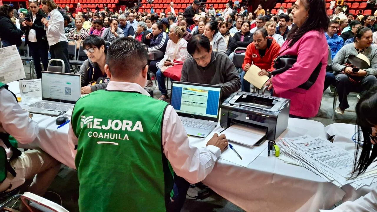 Realizan más de 400 trámites en primer día de brigadas del Registro Civil en Torreón