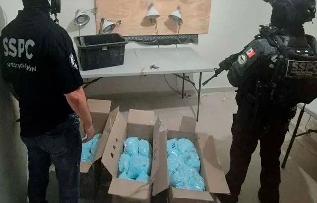 Además del narcótico y las detenciones, las fuerzas del orden aseguraron dos inmuebles que funcionaban como centros de almacenamiento