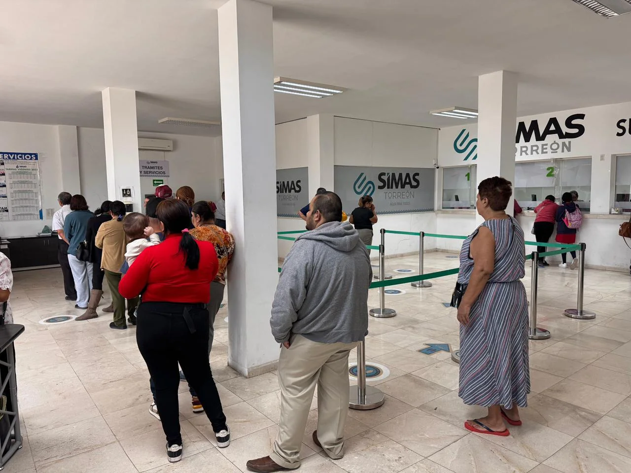 SIMAS Torreón suspende actividades administrativas el lunes 16 de marzo. Servicios operativos de agua y drenaje mantendrán guardia. Atención normal se reanuda el martes 17.