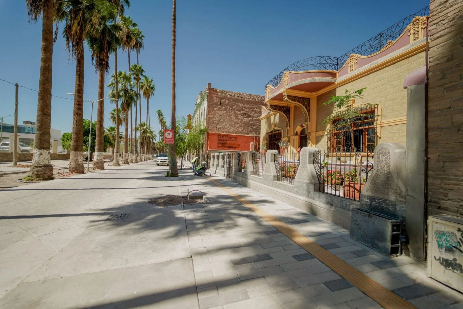 Autoridades supervisan regeneración de Paseo Morelos para reactivar el centro con mejoras en infraestructura y espacios públicos.