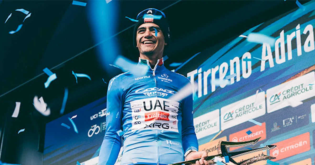 Isaac Del Toro hace historia al conquistar la Tirreno-Adriático, convirtiéndose en el primer mexicano en ganar la prestigiosa 'Carrera de los dos mares'.