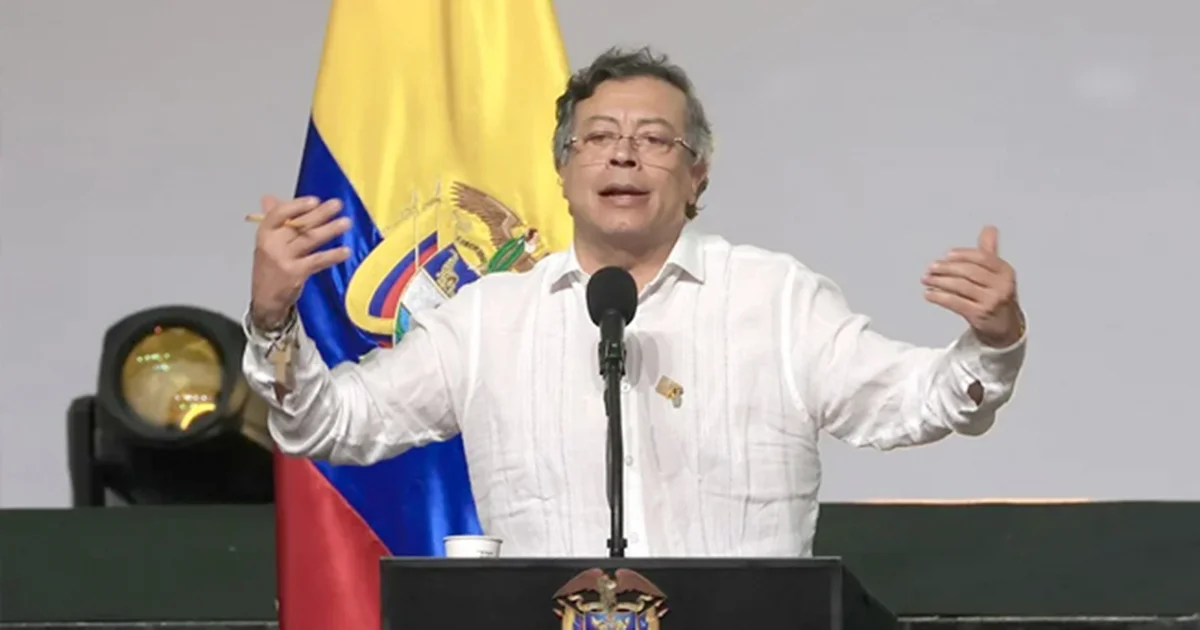 El mandatario también indicó que los bombardeos en la frontera de Colombia y Ecuador no parecen ser ni de los grupos armados