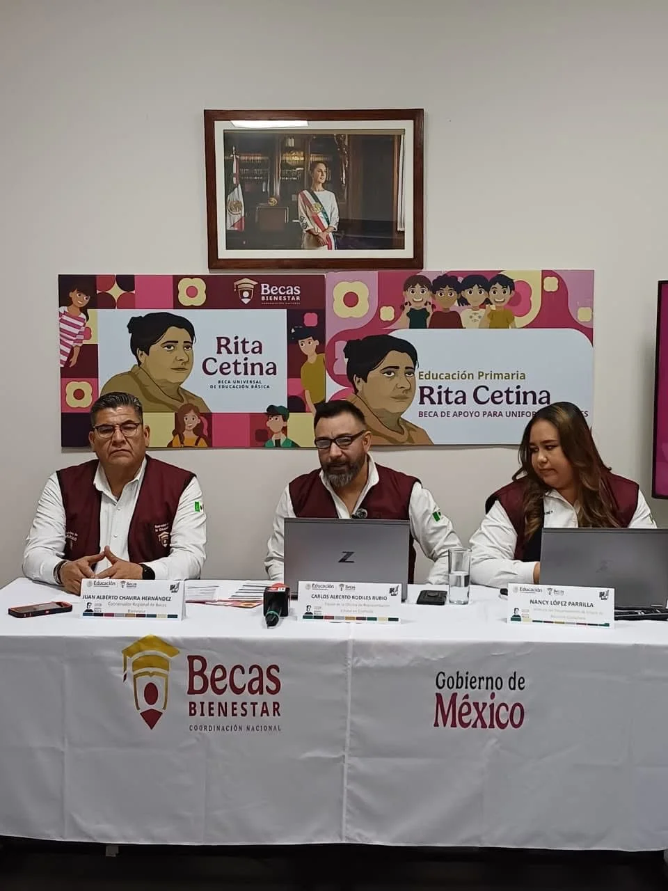 Instalan módulos de apoyo para registro de becas federales en primarias. Padres y tutores pueden acudir hasta el 19 de marzo para completar el trámite de manera asistida.