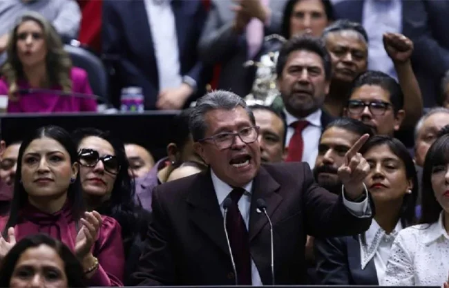Dirigentes podrían ganar hasta 175 mil pesos mensuales; ajuste a senadores sería gradual y sin impacto a diputados.