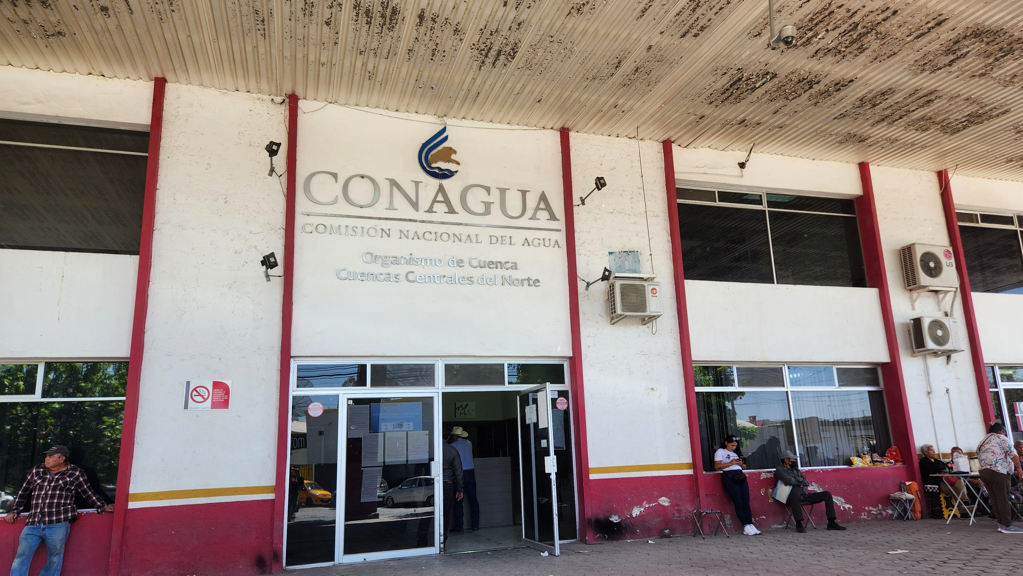 Ejidatarios denuncian corrupción en asignación de derechos de agua por presunta falsificación de documentos y tráfico de influencias en organismo federal.