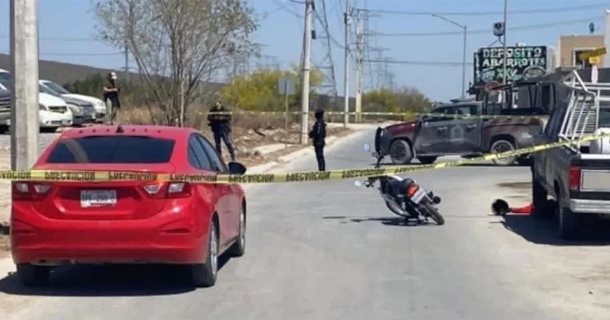Cuando autoridades arribaron al sitio encontraron la motocicleta en el suelo y a la víctima a unos cinco metros de la misma.
