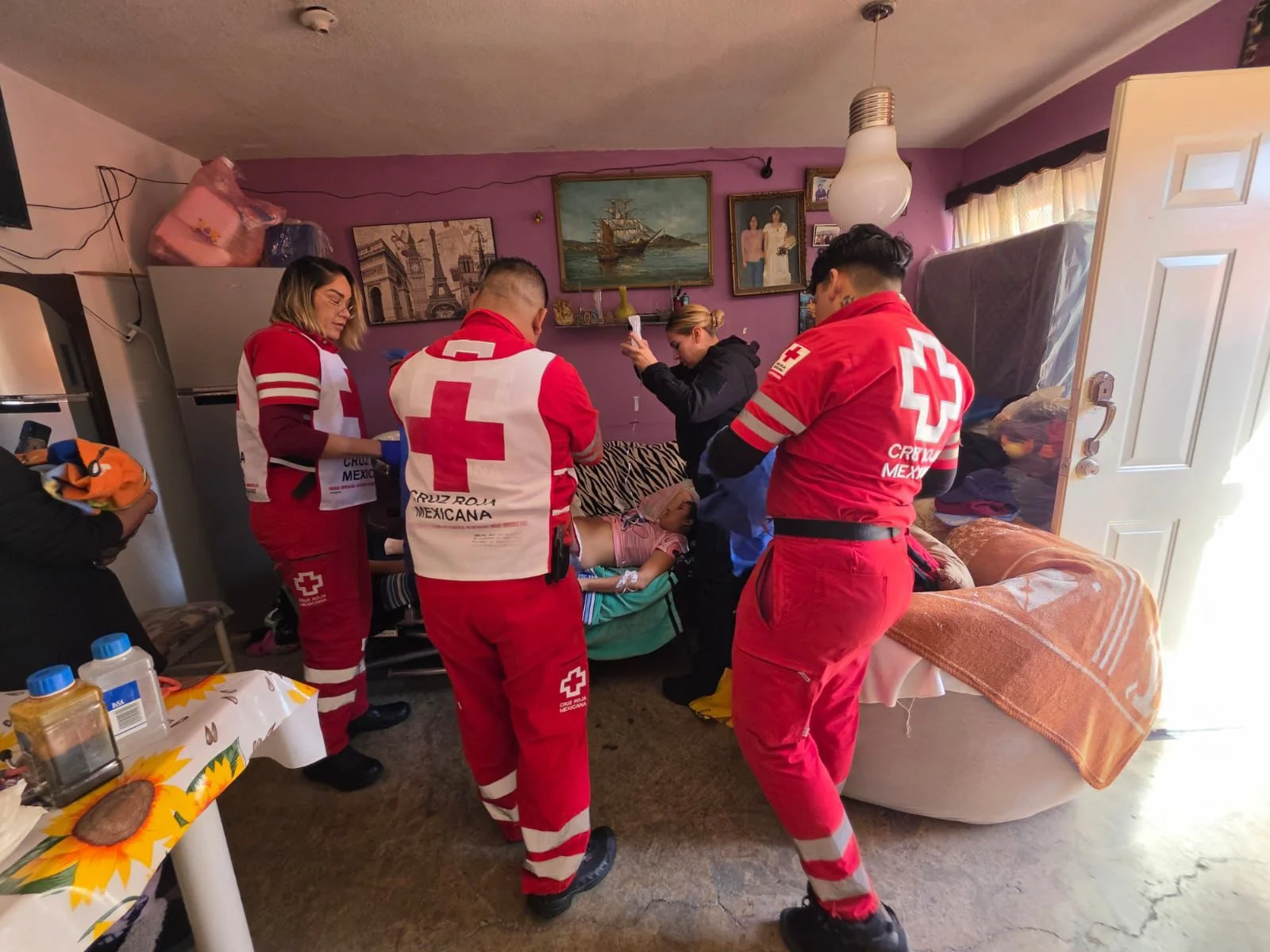 Policía Municipal y Cruz Roja auxilian a mujer en labor de parto en Torreón