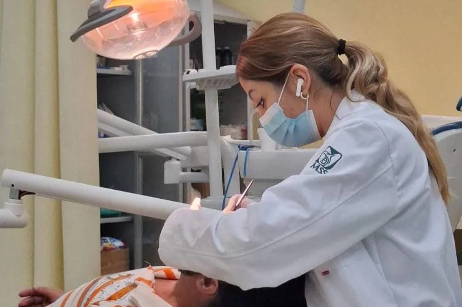 El IMSS en Coahuila refuerza la prevención bucodental en sus clínicas, promoviendo hábitos de higiene desde la infancia para una salud integral.