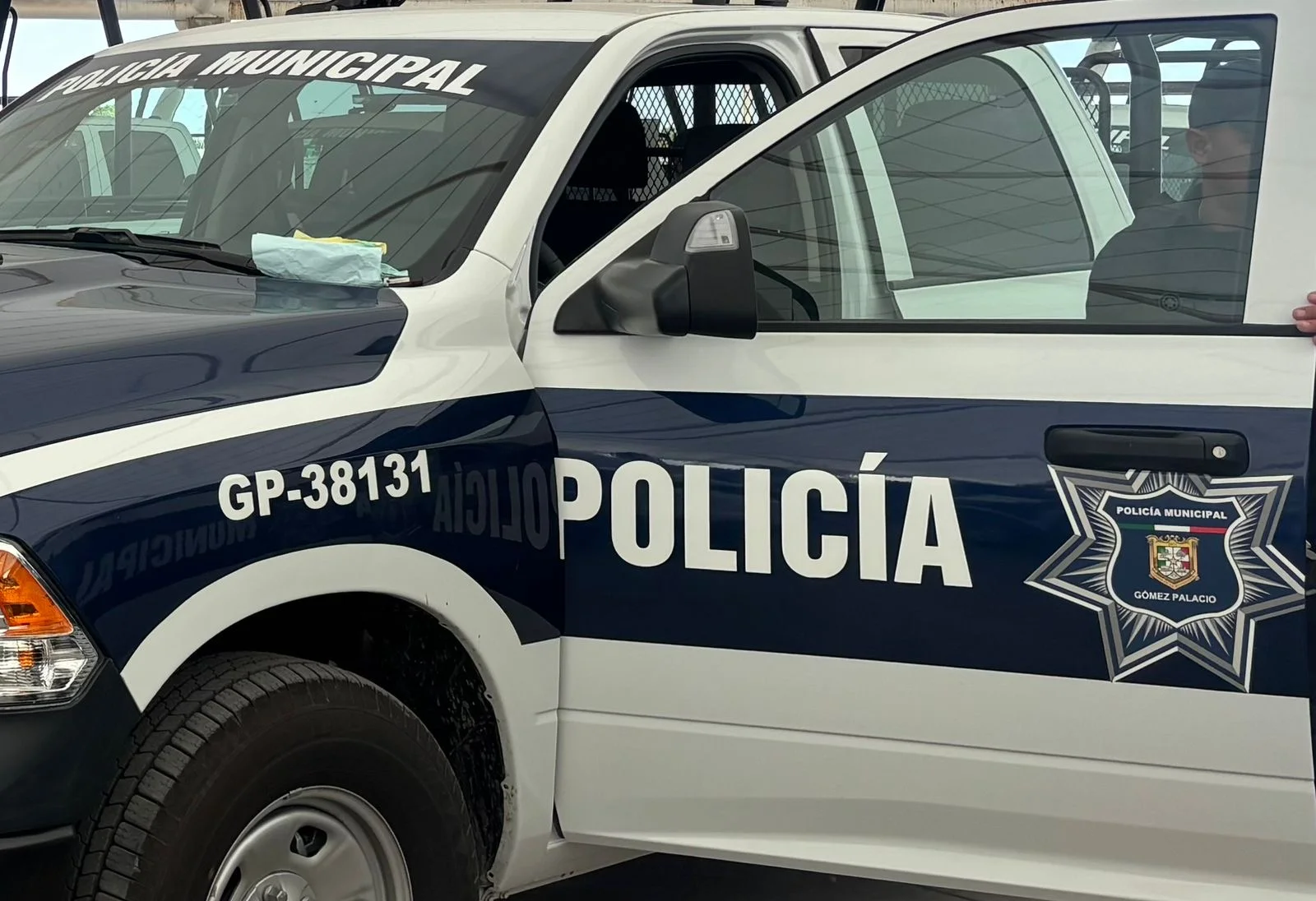 Feto de cinco meses es hallado en contenedor de basura en Gómez Palacio. Autoridades investigan el caso tras el reporte de trabajadores de limpia.