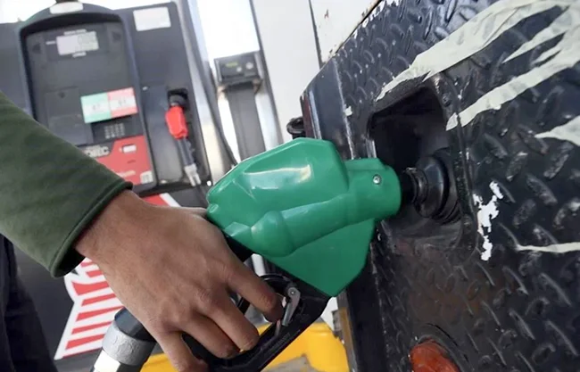 Ante el incremento en el precio de los combustibles, la Secretaría de Hacienda decidió, luego de casi un año, aplicar un subsidio a las gasolinas Premium y Magna e incrementar casi el doble el que implementó la semana pasada al diesel