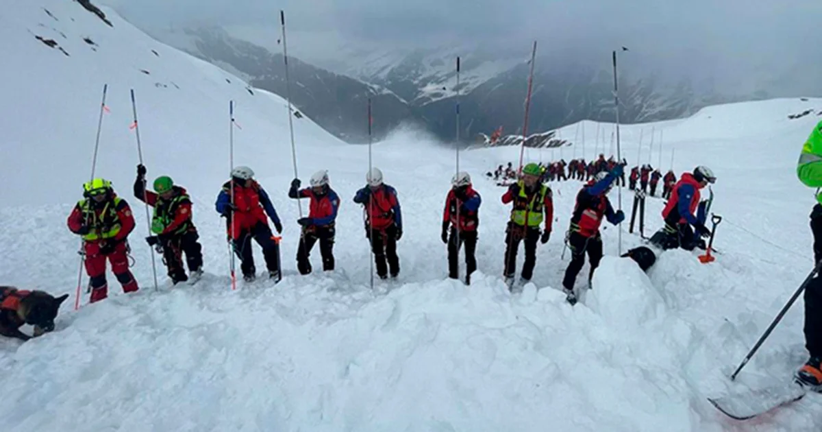 El desprendimiento afectó a un grupo de 25 alpinistas que caminaban por las montañas del municipio de Val Ridanna