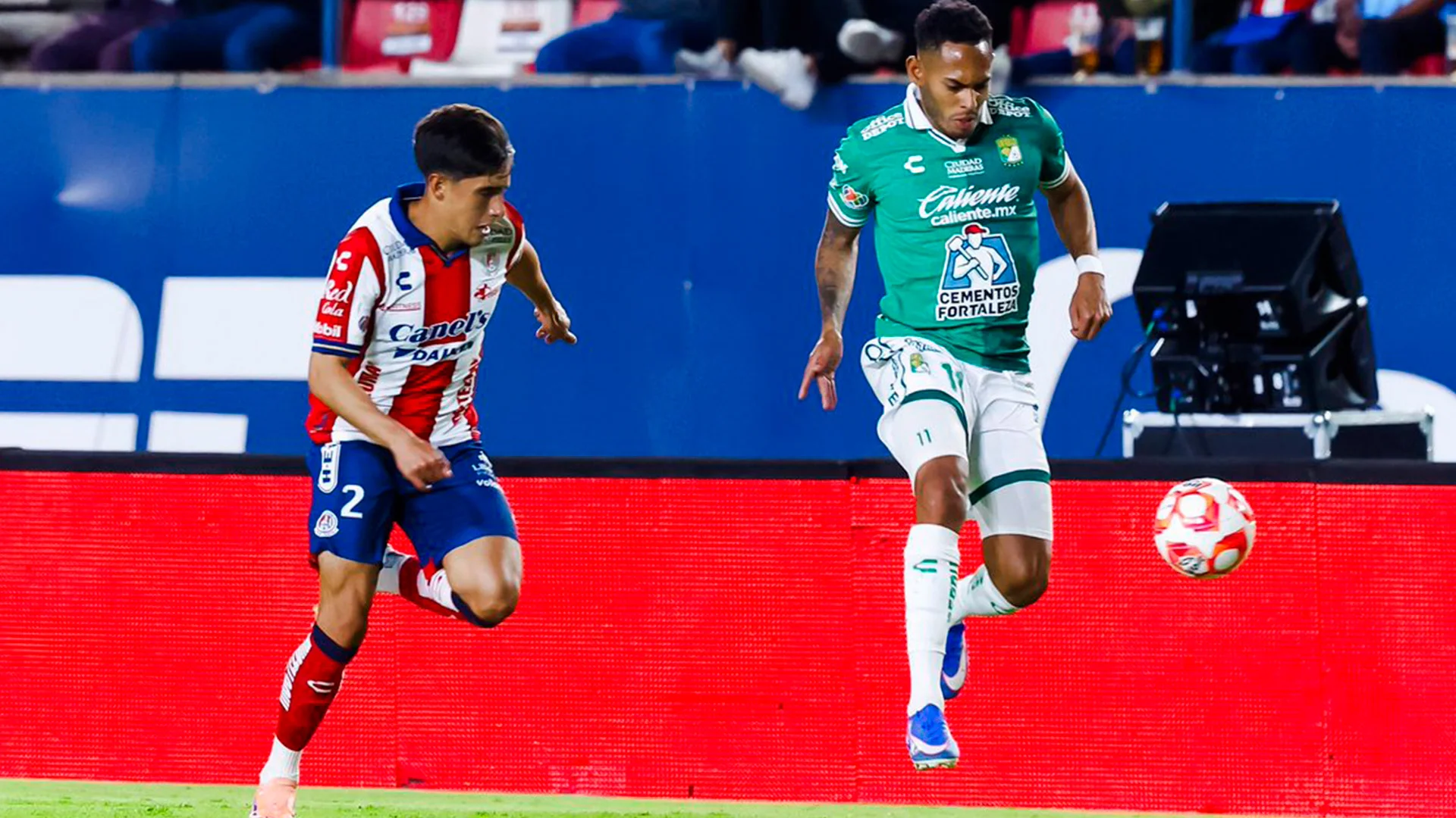 Un gol agónico en el último suspiro le dio a León la victoria que mantiene intacto su sueño de meterse a la Liguilla