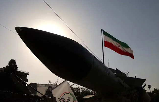 El portavoz del Comando Conjunto de las Fuerzas Armadas iraníes, advirtió de que Teherán también atacaría infraestructura energética de EU.