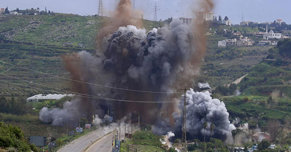 Israel aísla sur del Líbano y Aoun denuncia 'preludio de invasión terrestre'