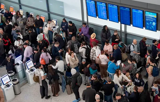 Los principales aeropuertos de Estados Unidos enfrentan una crisis operativa derivada del cierre parcial del gobierno federal, iniciado el pasado 14 de febrero