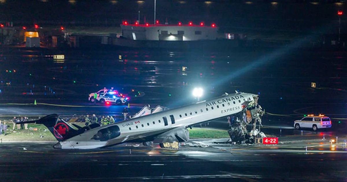 Mueren dos pilotos tras colisión entre avión y camión de bomberos en LaGuardia, esto es lo que se sabe