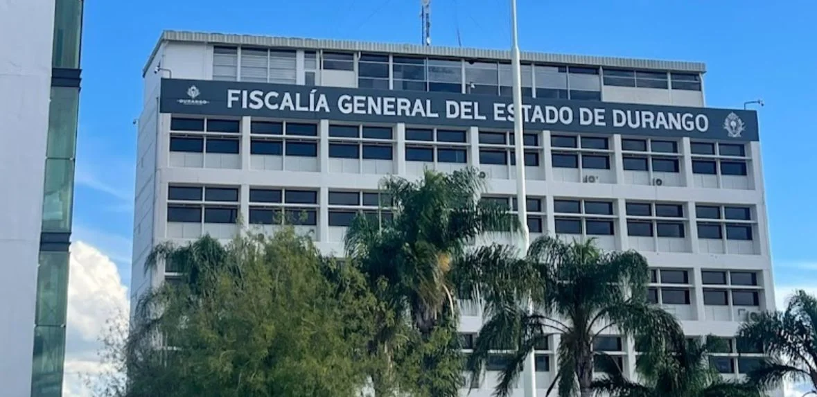 Fiscalía de Durango vincula a 28 personas por bloqueos y robo equiparado en Ejido Dinamita. Operativo interinstitucional logró detenciones en flagrancia.
