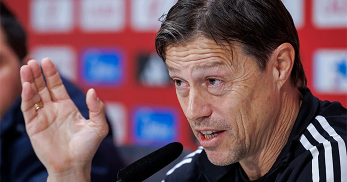 Almeyda, de 52 años, firmó en verano un contrato por tres años, hasta junio de 2028.