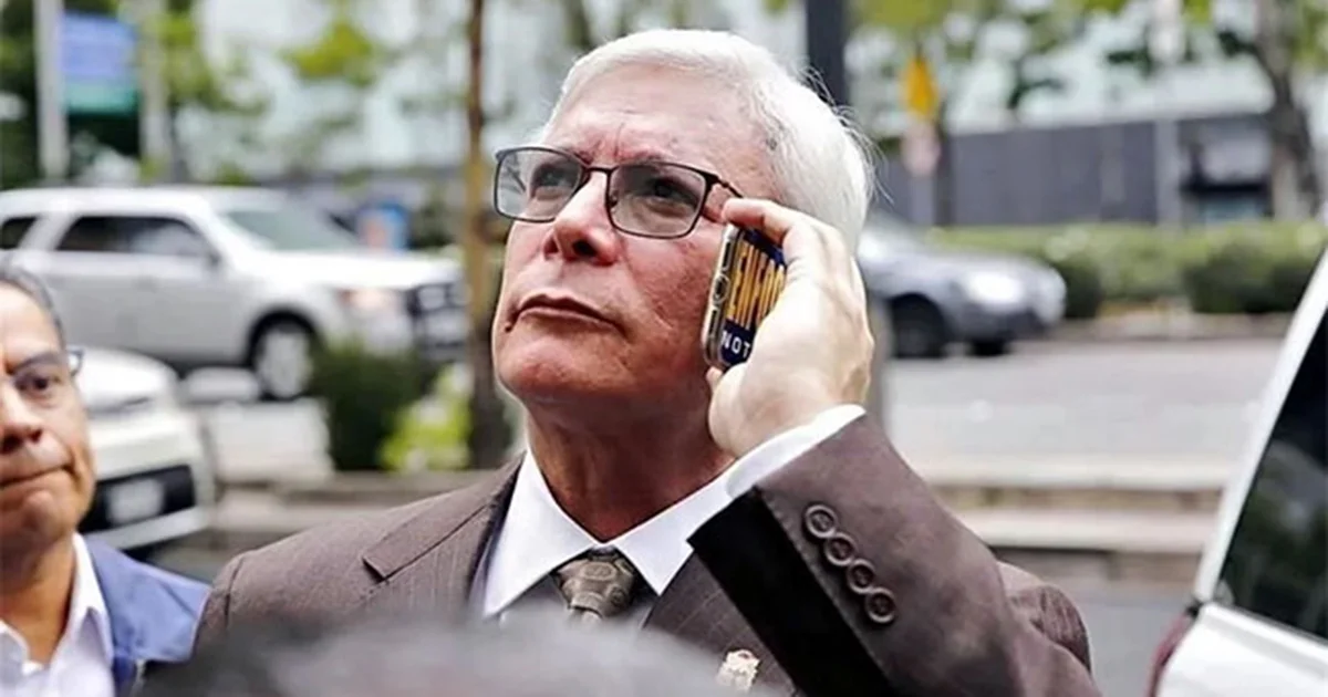 De acuerdo con reportes de medios locales, el proceso en contra del también ex Senador morenista es en calidad de coautor con dolo