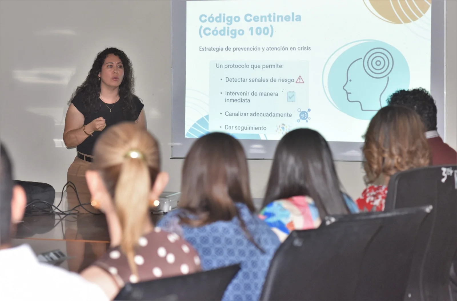 Programa "Código 100" en Torreón muestra resultados positivos en la prevención del suicidio juvenil, con una red especializada de atención psicológica y psiquiátrica.