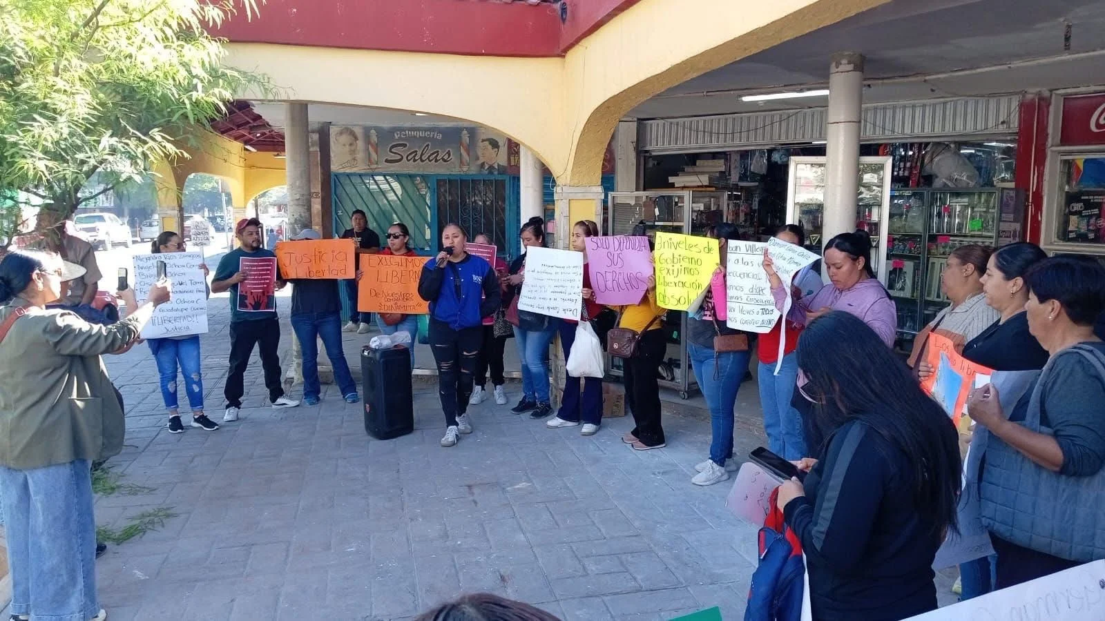 Colectivos exigen justicia y diálogo federal por conflicto laboral y represión en comunidad de Dinamita, Durango.