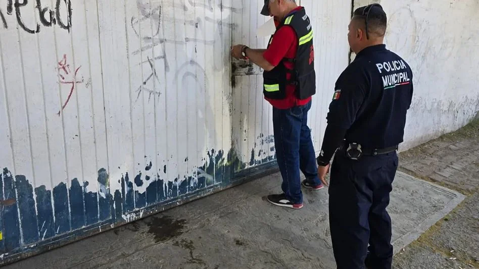 Clausuran taller mecánico en Torreón por consumo de alcohol y falta de permisos