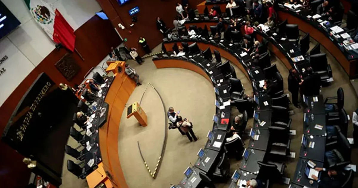 Negó que sea una cesión el aceptar que no pase la parte de la revocación de mandato en la votación del senado de su propuesta electoral