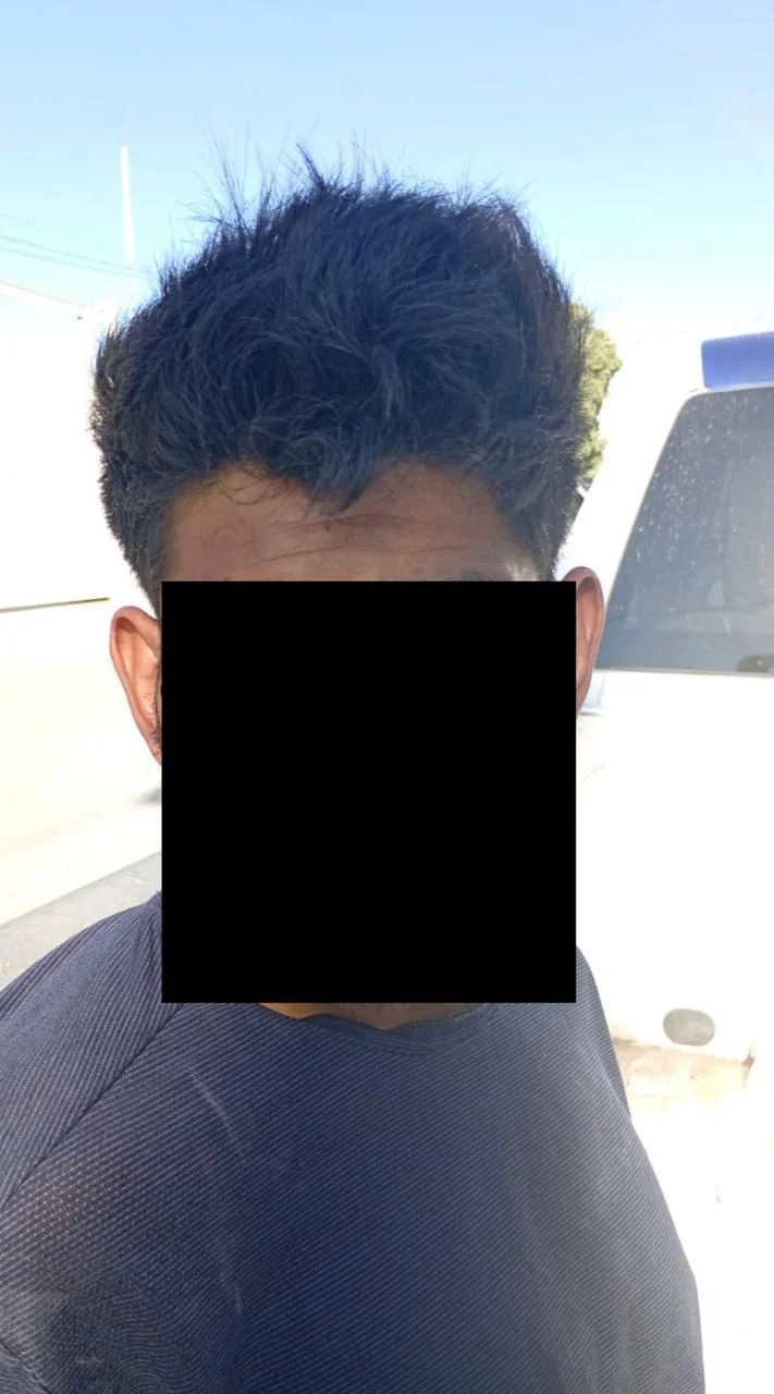 Policía Municipal detiene a hombre por escandalizar y arrojar piedras en la vía pública en Torreón