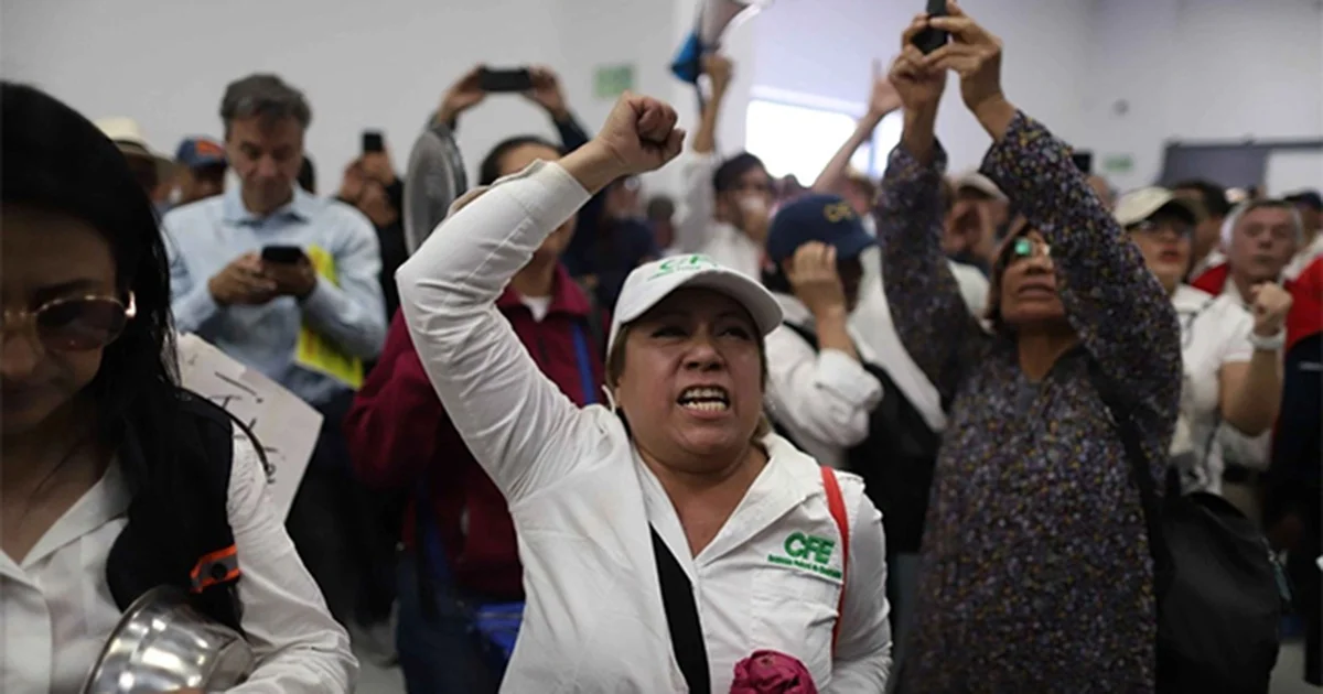 Jubilados intentaron irrumpir Cámara de Diputados por reforma a pensiones