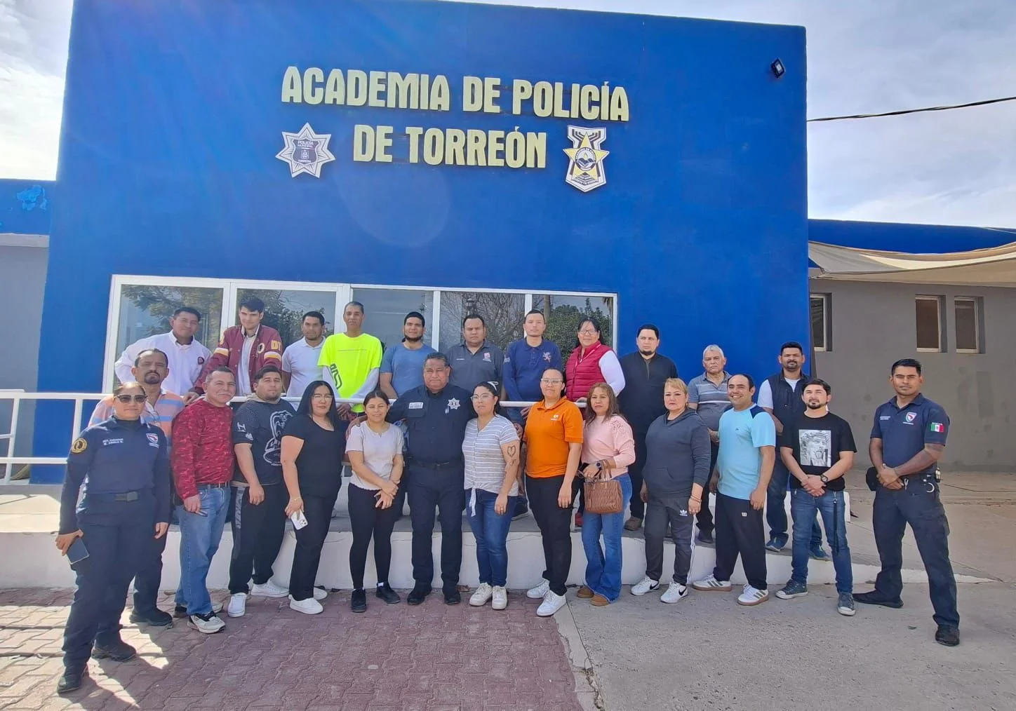 Capacitan a personal de seguridad de Soriana en técnicas policiales defensivas y uso reglamentario del bastón PR-24 para optimizar protocolos de actuación.