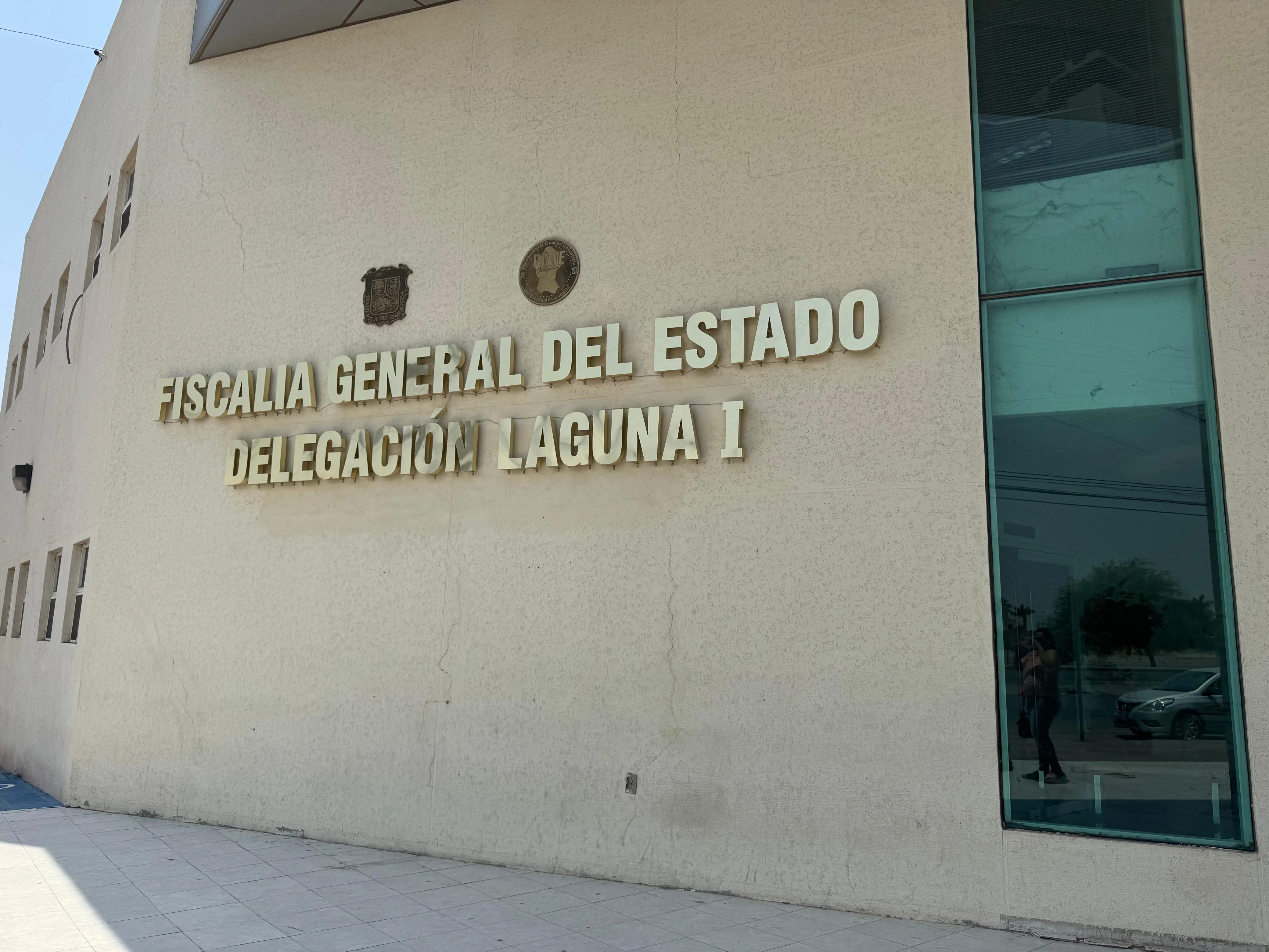 Fiscalía de Coahuila judicializa caso de fraude masivo: 2 detenidos y órdenes de aprehensión vigentes contra presuntos responsables.