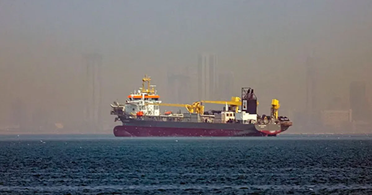 Irán ha cerrado el estrecho de Ormuz con ataques a petroleros y solo ha permitido el paso de algunos buques cisterna cerca de sus costas
