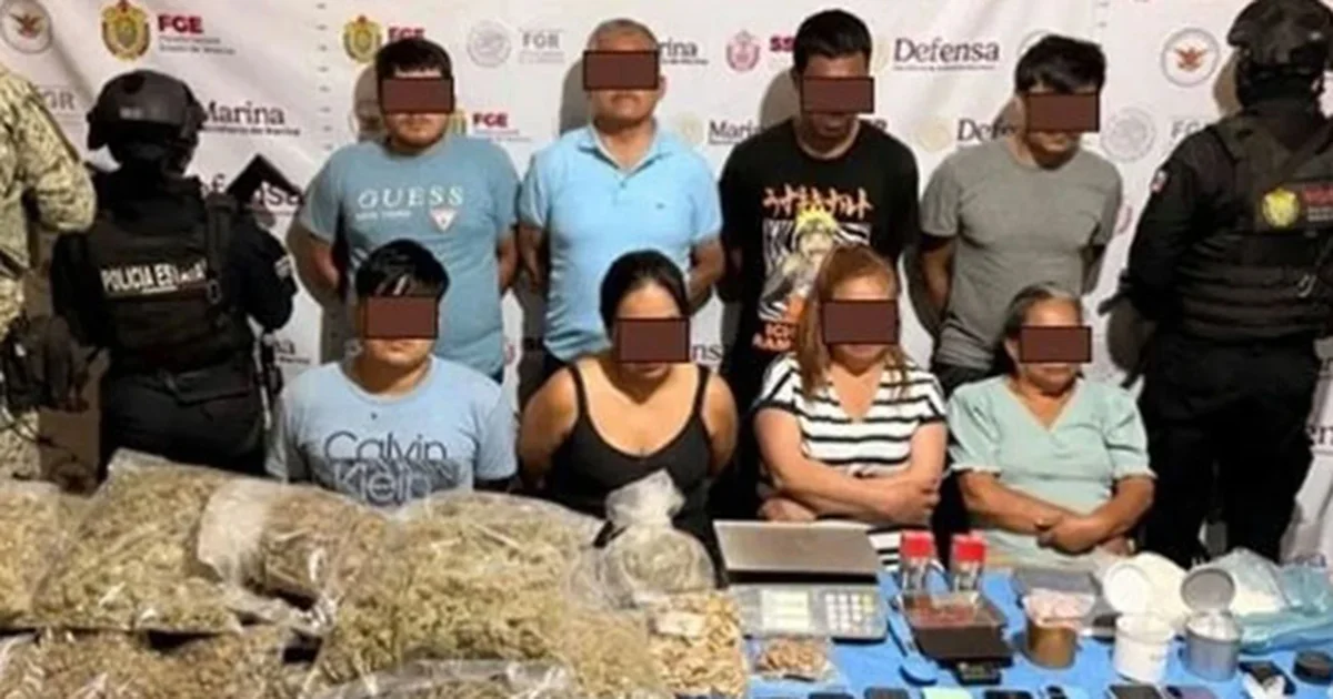 La Fiscalía General del Estado informó que en la vivienda presuntamente se realizaban actividades de venta y distribución de narcóticos